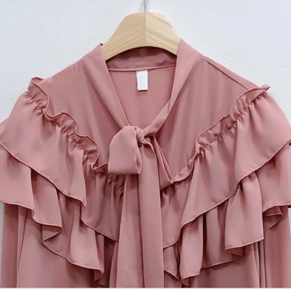 Ruffled blouse-fits xs to small - Picture 3 of 4